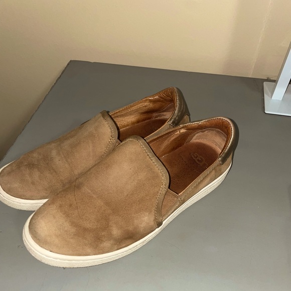 UGG flats - Picture 1 of 7